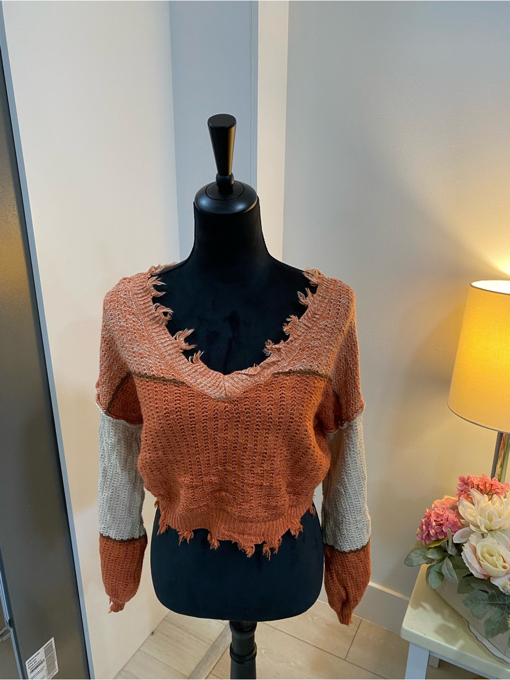 Rue21 Two-Tone Distressed V-Neck Sweater in Rust & Cream